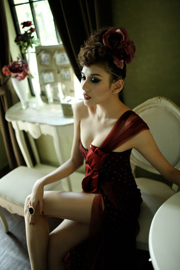 Ch&acirc;n d&agrave;i 23 tuổi ng&agrave;y c&agrave;ng quyến rũ nhất l&agrave; trong bộ ảnh m&ugrave;a đ&ocirc;ng mới của c&ocirc;